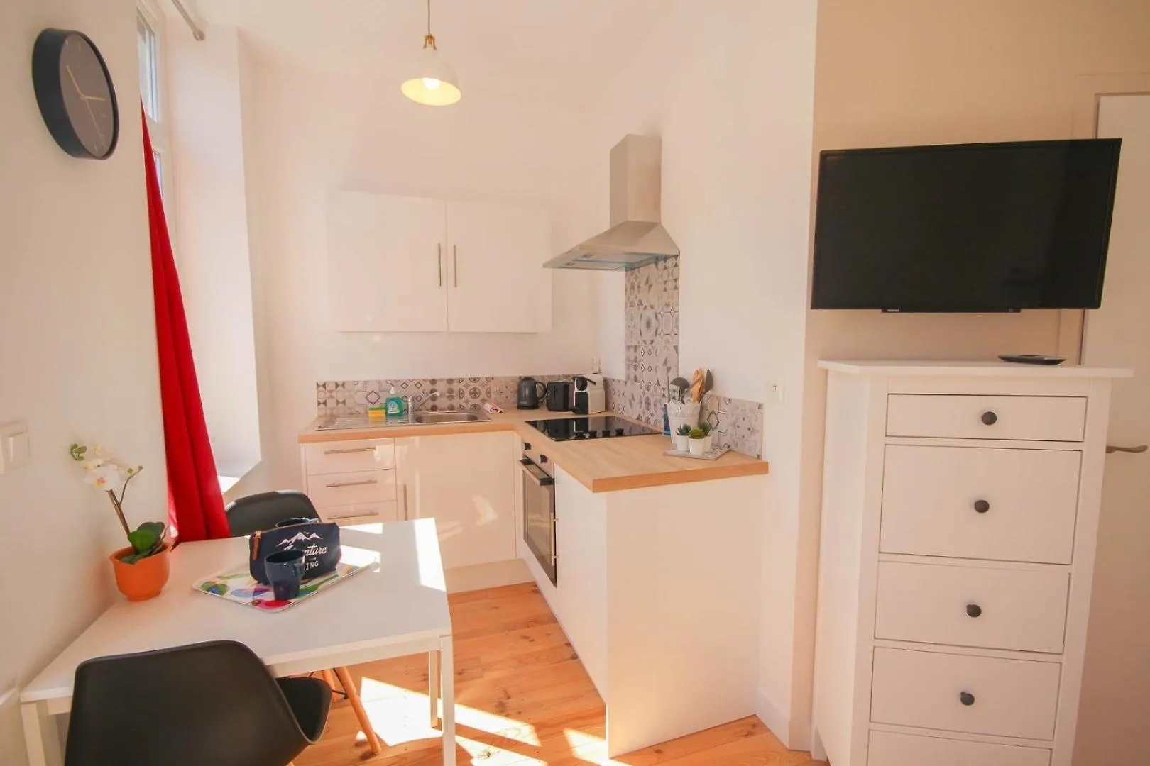 Lille Centre- Nice And Bright Equipped Studio contacts